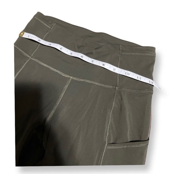 LULULEMON Fast and Free Crop II 19" *Non-Reflective
Dark Olive Size 4 - Picture 10 of 10